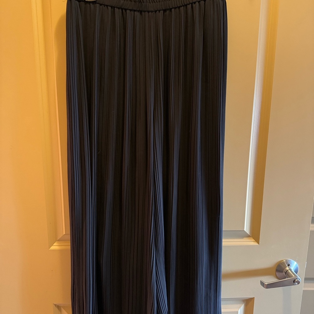 Uniqlo Black Pleated Culottes
